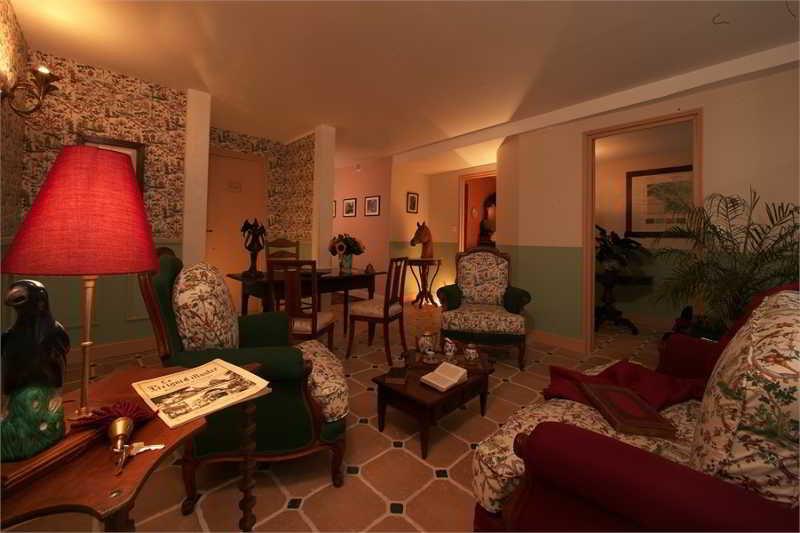 Logis Hotel Le Boudoir Belvès Exteriér fotografie