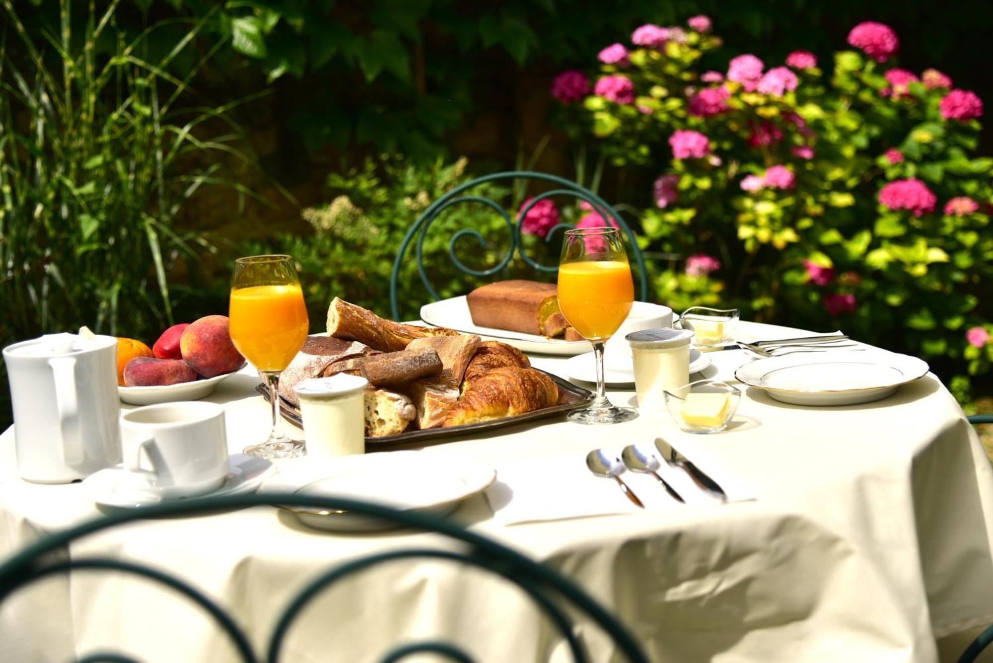 Logis Hotel Le Boudoir Belvès Exteriér fotografie