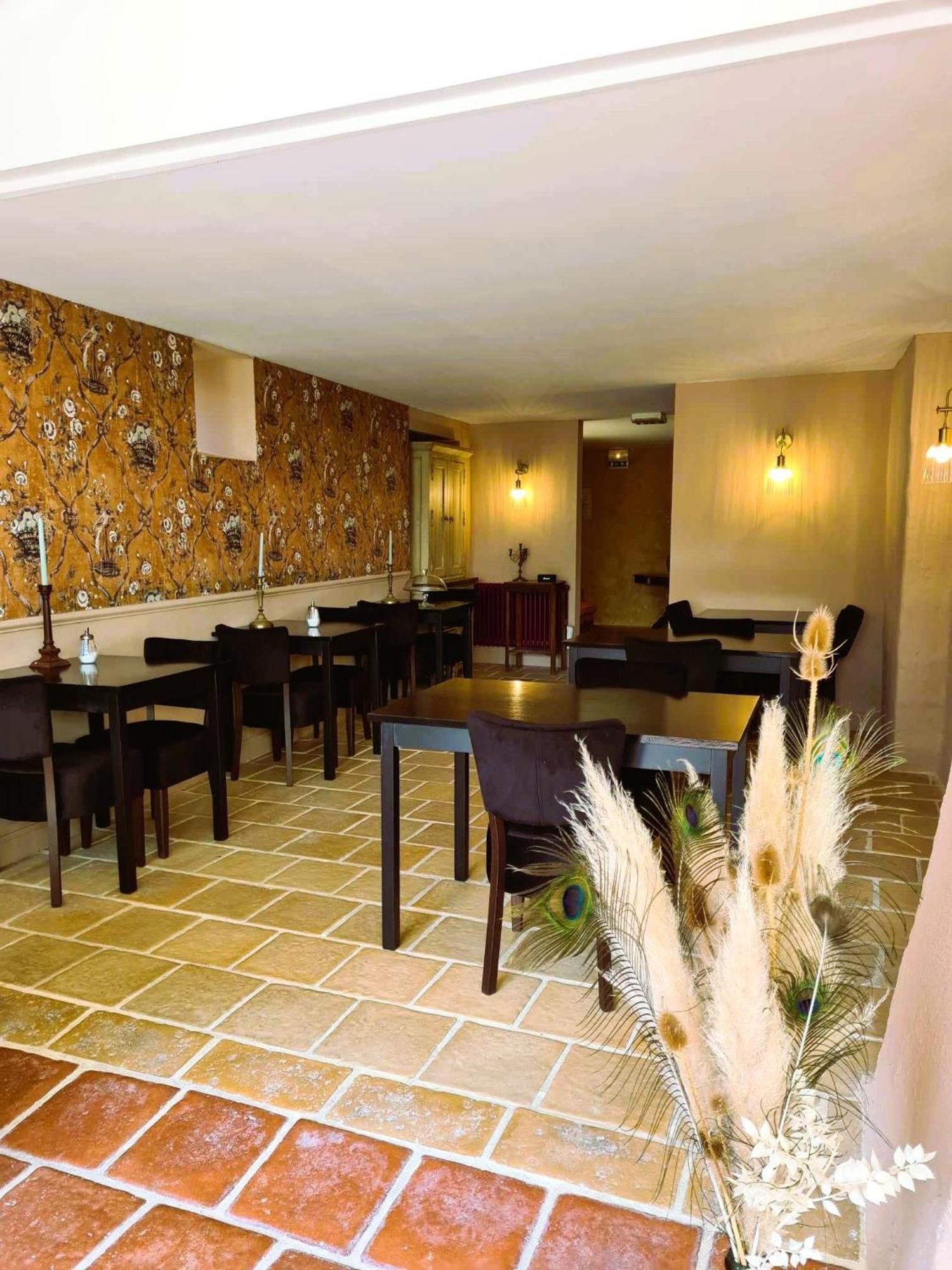 Logis Hotel Le Boudoir Belvès Exteriér fotografie